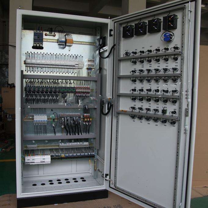 FS免拆外模板設(shè)備生產(chǎn)線與配電柜 現(xiàn)代建筑工業(yè)化的關(guān)鍵組合